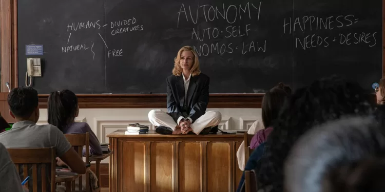 Julia Roberts in “After the Hunt: Dopo la caccia”. Foto di Yannis Drakoulidis - © 2025 Amazon Content Services LLC. All Rights Reserved