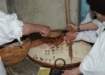 Tonara, lavorazione del torrone. License: CC BY-NC-SA.