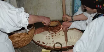 Tonara, lavorazione del torrone. License: CC BY-NC-SA.