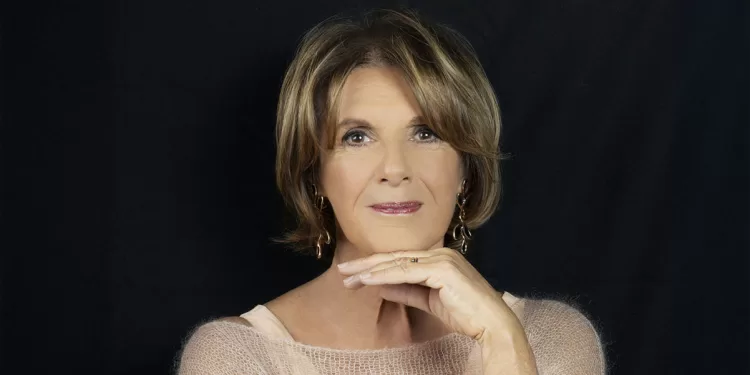 Lella Costa. Foto Serena Serrani