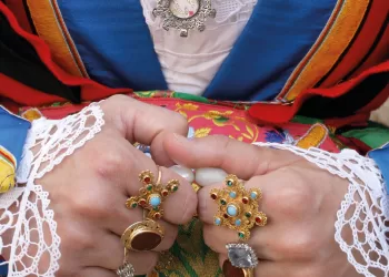 Un dettaglio dell'abito tradizionale di Orgosolo. Foto ASPEN