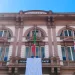 Facciata Università di Sassari con drappo bianco per la pace
