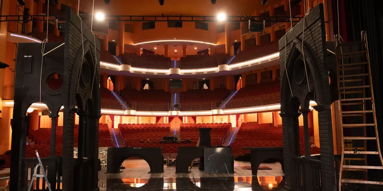 Montaggio Lucia di Lammermoor al Teatro Comunale di Sassari. Foto Elisa Casula