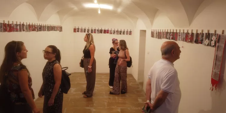 Bloody money 4 money 4 food – Cartoline da Gaza per Gaza