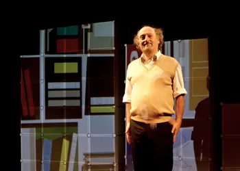 Antonio Cornacchione in “D.E.O. ex Macchina”