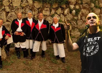 Elio con i Tenores di Neoneli