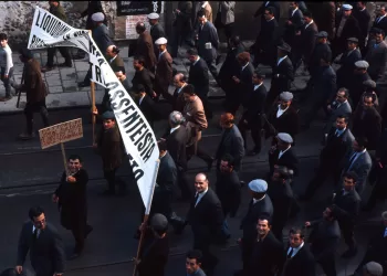 Franco Pinna, Sardegna Manifestazione pastori. © Archivio Franco Pinna, Roma/Bologna tutti i diritti riservati
