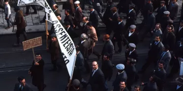 Franco Pinna, Sardegna Manifestazione pastori. © Archivio Franco Pinna, Roma/Bologna tutti i diritti riservati