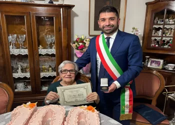 Giuseppa Salaris con il presidente del Consiglio comunale, Marco Benucci