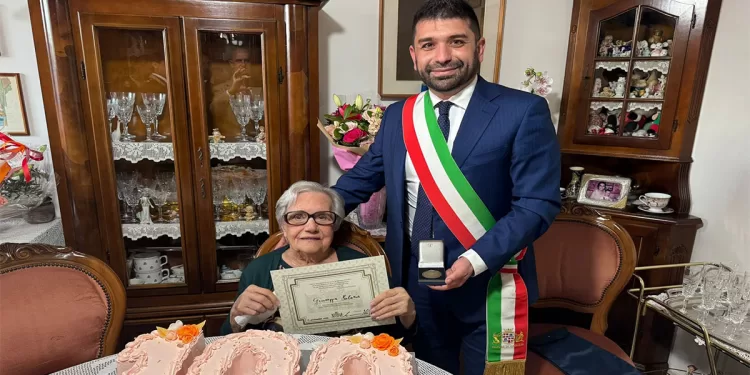 Giuseppa Salaris con il presidente del Consiglio comunale, Marco Benucci