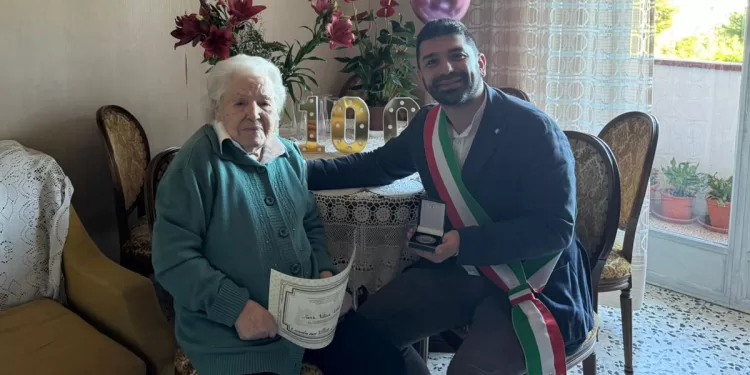 Maria Vittoria Putzolu con il presidente del Consiglio comunale, Marco Benucci