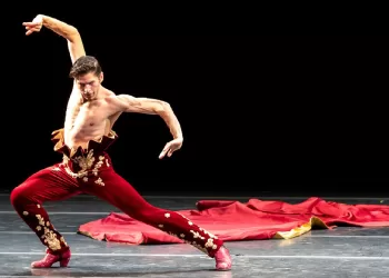 Sergio Bernal, Zapateado, costume Capucci. Foto Graham Spicer