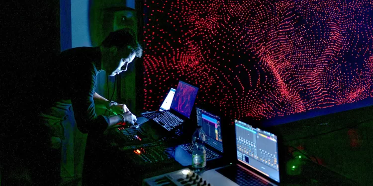 Una performance di musica elettronica