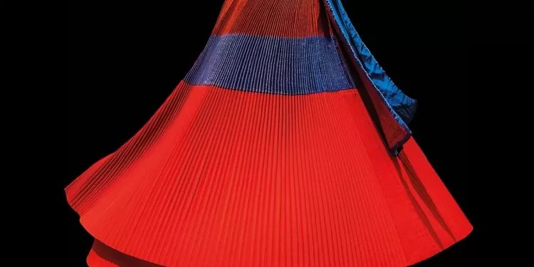 Dettaglio costume femminile di Fonni. Foto di Francesco Merella