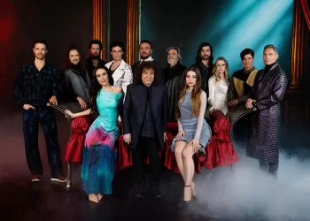 Il cast di Notre Dame de Paris. Foto Attilio Cusani