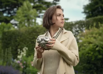 I sette quadranti di Agatha Christie. Foto Simon Ridgway | Netflix