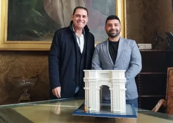 Maurizio Lampis e Marco Benucci con Porta Cristina in Lego