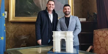 Maurizio Lampis e Marco Benucci con Porta Cristina in Lego