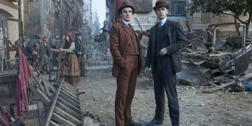 Hero Fiennes Tiffin e Dónal Finn in “Young Sherlock”. Foto Dan Smith