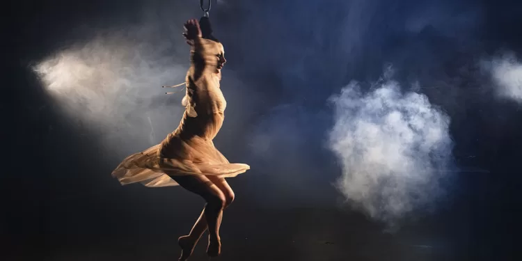 “Puccini Dance Circus Opera” della compagnia blucinQue