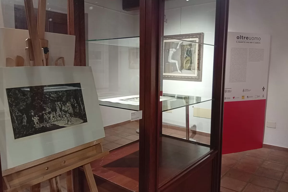 Sironi in mostra a Quartu, “OltreUomo – Il Magritte che non ti aspetti”