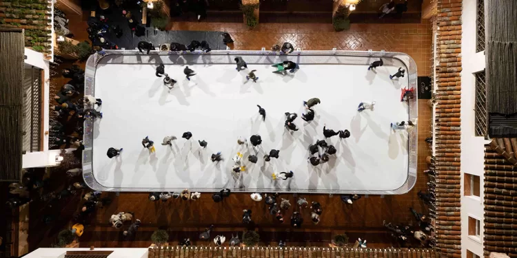 La pista di pattinaggio sul ghiaccio a Porto Cervo