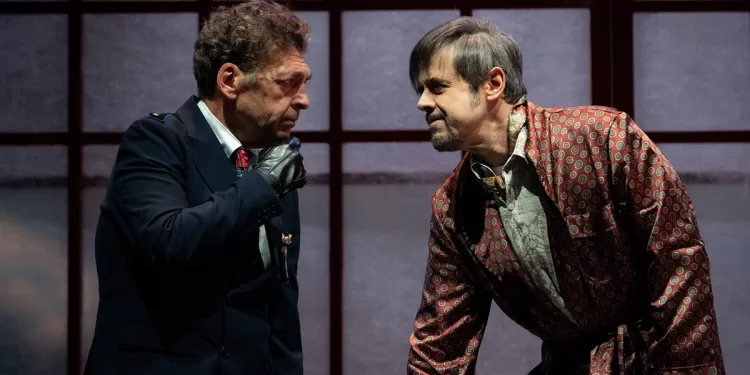 “A Mirror / uno spettacolo falso e NON autorizzato”, Ninni Bruschetta e Claudio “Greg” Gregori