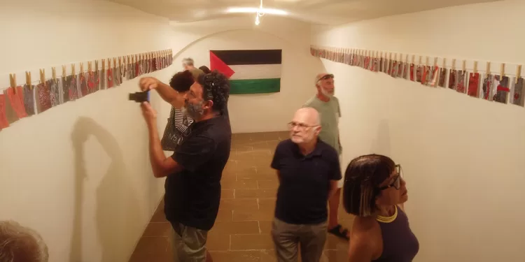 Bloody money 4 money 4 food – Cartoline da Gaza per Gaza