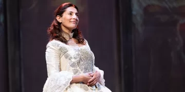 Caterina Murino ne “La Vedova Scaltra”. ©Andrea Calvano