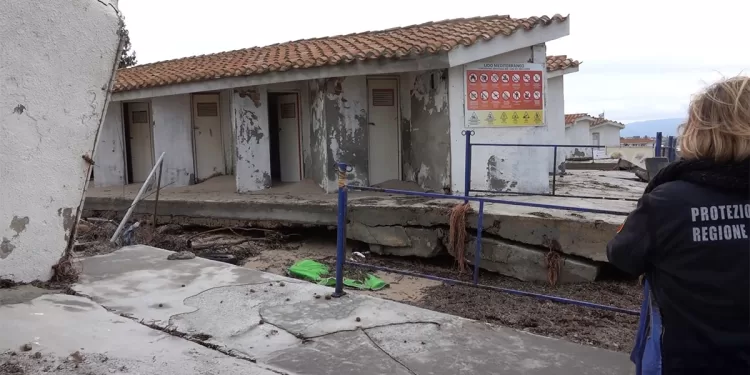 Danni del ciclone Harry al Poetto di Cagliari