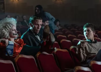 Jessie Buckley, Christian Bale e Maggie Gyllenhaal sul set de “La Sposa!”