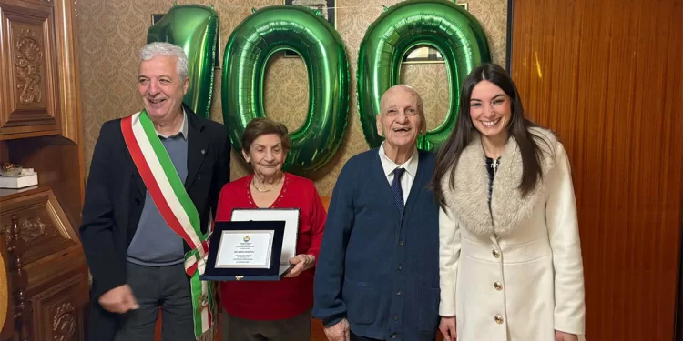 Rolando Sarritzu con la moglie Caterina e gli assessori Murru e Franceschi