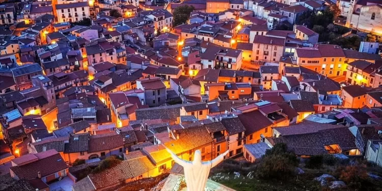 Veduta notturna di Santu Lussurgiu