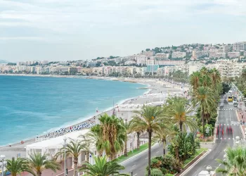 Vista aerea panoramica di Nizza. ©Depositphotos