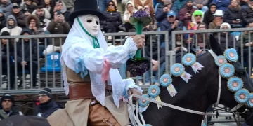 Sartiglia 2026: Su Componidori Graziano Pala benedice la folla