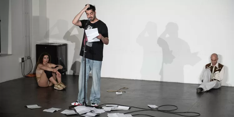 “Tirannosauro” di Filippo Quezel