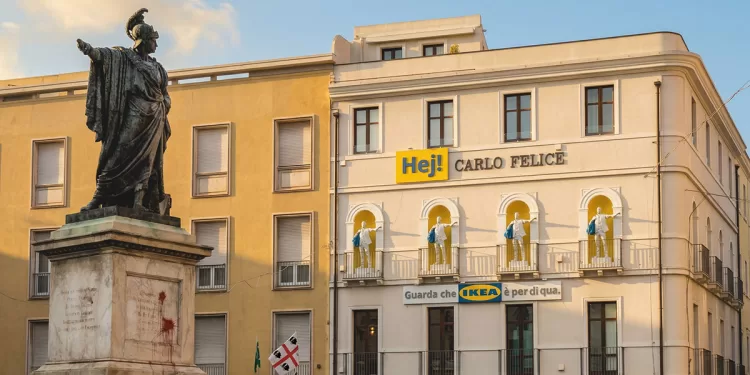 La statua di Carlo Felice a Cagliari e la campagna ironica di IKEA