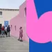 Il cortile del MAB di Bari Sardo e l'opera "magenta blu" di Marina Madeddu
