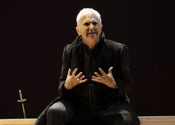 Maria Paiato è lo spietato Riccardo III di Shakespeare. ©Laila Pozzo