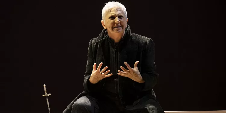 Maria Paiato è lo spietato Riccardo III di Shakespeare. ©Laila Pozzo