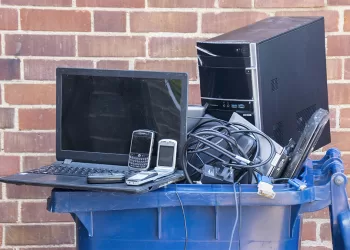 Rifiuti RAEE. ©Depositphotos