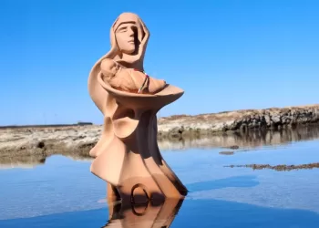 La scultura “Amargura – Madri di Gaza per il mondo” di Cinzia Porcheddu