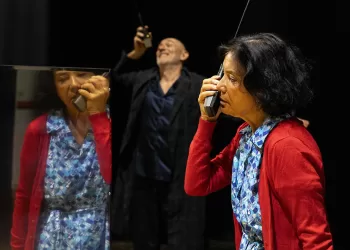 Sara Donzelli e Sergio Sgrilli in “Nives / Una telefonata lunga una vita”. ©Francesco Minucci