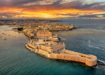 Siracusa al tramonto. ©Depositphotos