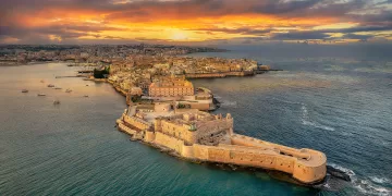 Siracusa al tramonto. ©Depositphotos