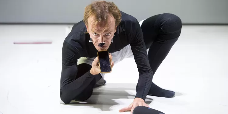 Lorenzo Gleijeses in “Una giornata qualunque del danzatore Gregorio Samsa”
