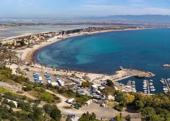 Veduta del Poetto di Cagliari. ©Depositphotos