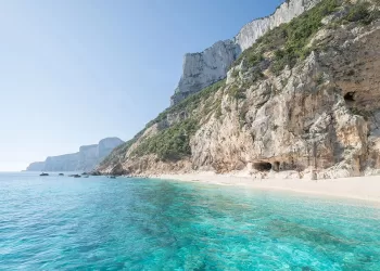 Cala dei Gabbiani nel Golfo di Orosei. ©Depositphotos