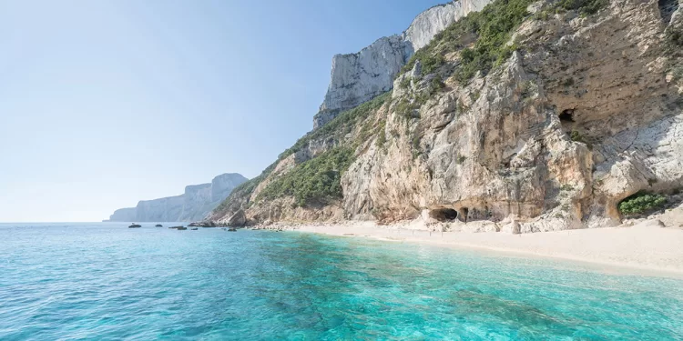 Cala dei Gabbiani nel Golfo di Orosei. ©Depositphotos