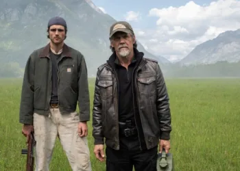 Jacob Elordi e Josh Brolin in “The Dog Stars”. ©Disney